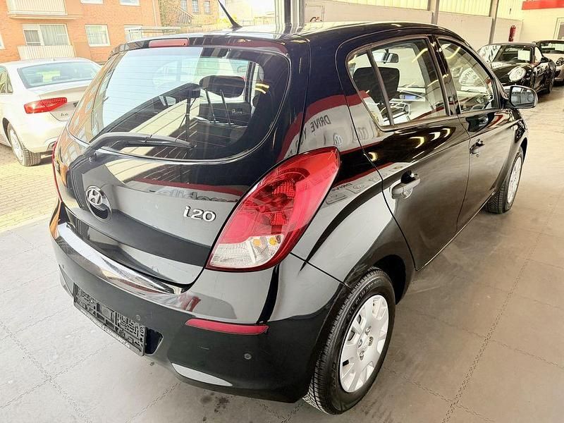 Gebraucht Hyundai i20 Classic 86 PS (63 kW) 2013 Black diamond Limousine