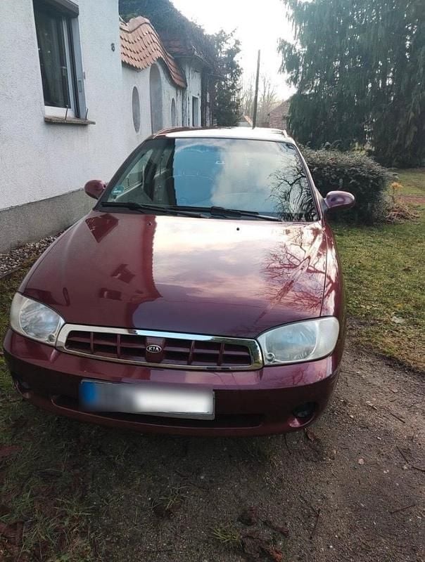 Rot Gebraucht 2002 Kia Shuma Limousine | 998 € - Bild 1/4
