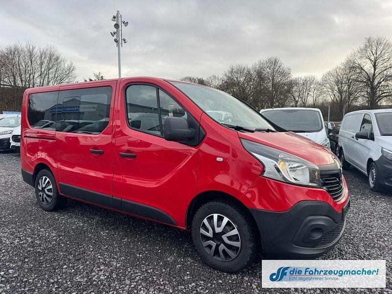 Gebraucht Renault Trafic Expression 145 PS (106 kW) 2017 Rot Van / Kleinbus