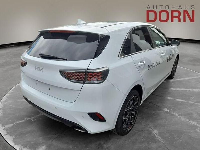 Gebraucht Kia Ceed 101 PS (74 kW) 2024 Weiß Kleinwagen