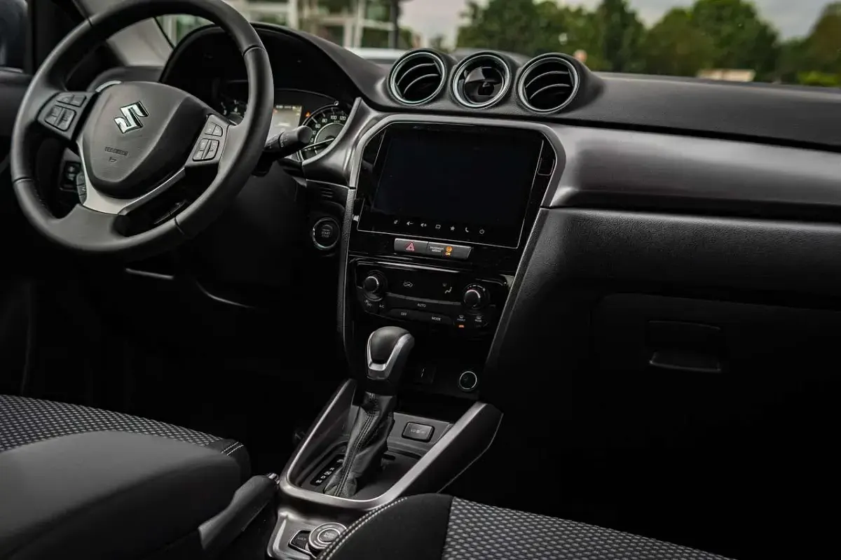 Gebraucht Suzuki Vitara Comfort 129 PS (94 kW) 2025 Cosmic black pearl metallic SUV