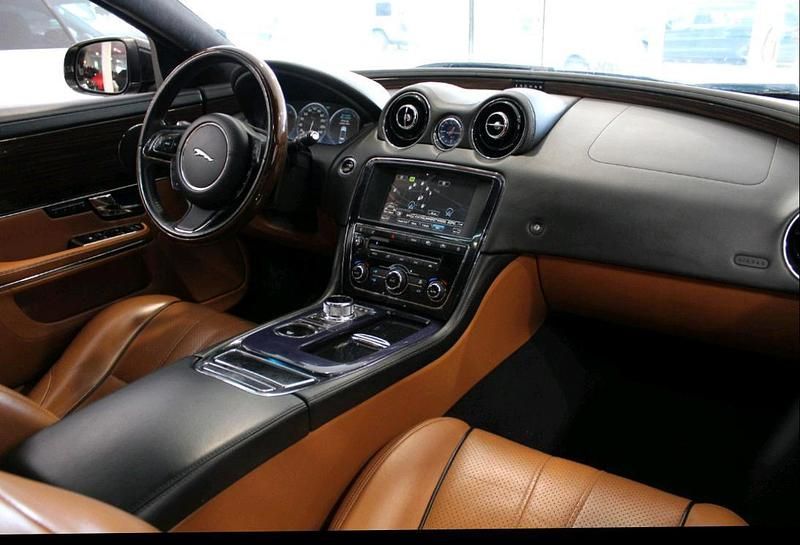 Second-hand Jaguar XJ 275 CP (202 kW) 2012 Negru Berlinǎ
