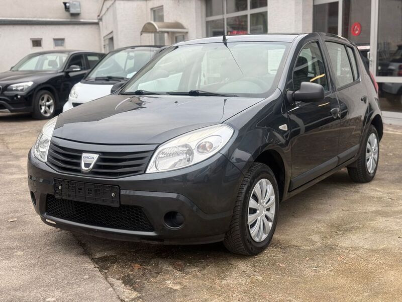 Grau Gebraucht 2010 Dacia Sandero Ambiance Kleinwagen | 2.600 € (Fairer Preis) - Bild 1/4