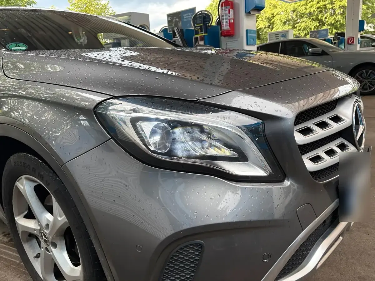 Usata Mercedes GLA200 156 CV (114 kW) 2018 Grigio SUV