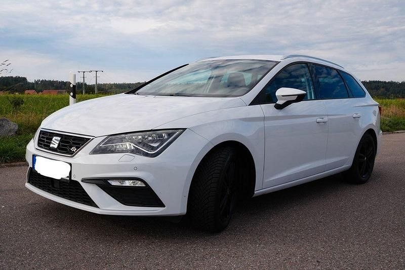 Weiß Gebraucht 2017 Seat Leon ST FR Kombi | 15.899 € (Fairer Preis) - Bild 1/4