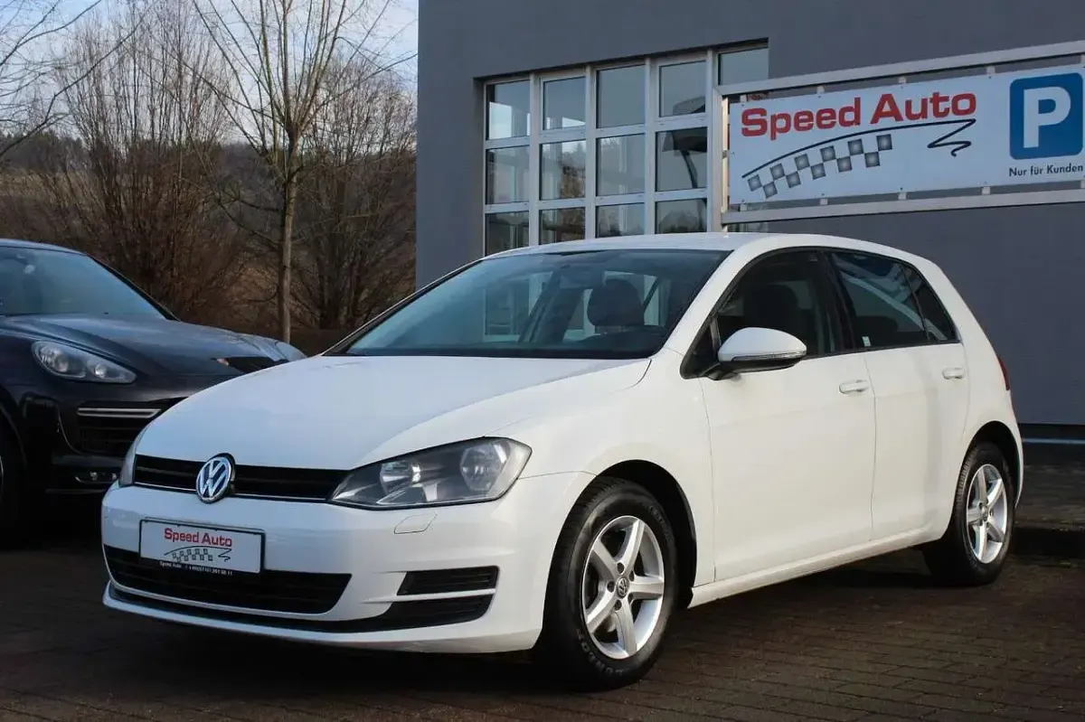 Gebraucht VW Golf VII Trendline 86 PS (63 kW) 2013 Weiß Limousine