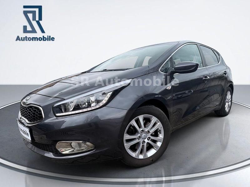 Gebraucht Kia Ceed 99 PS (72 kW) 2015 Schwarz Kleinwagen