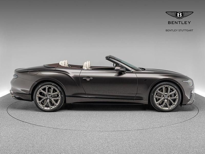 Neu Bentley Continental 680 PS (500 kW) 2026 Braun Cabrio