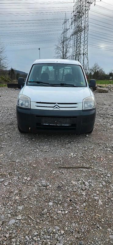 Weiß Gebraucht 2009 Citroën Berlingo First Van / Kleinbus | 2.400 € - Bild 1/4