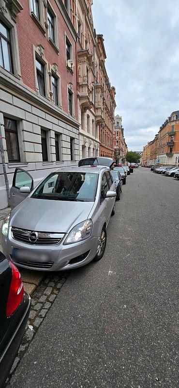 Silber Gebraucht 2013 Opel Zafira Van / Kleinbus | 2.100 € (Guter Preis) - Bild 1/4