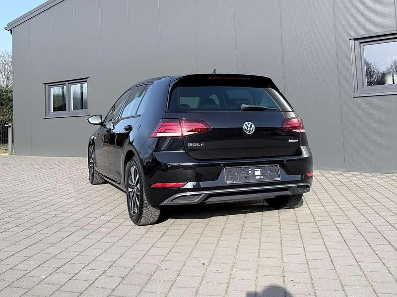 Gebraucht VW Golf VII IQ Drive 131 PS (96 kW) 2019 Deep black perleffekt Kleinwagen