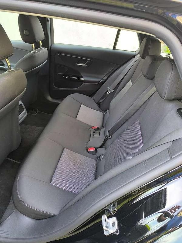 Gebraucht Mercedes C220 200 PS (147 kW) 2024 Schwarz Kombi