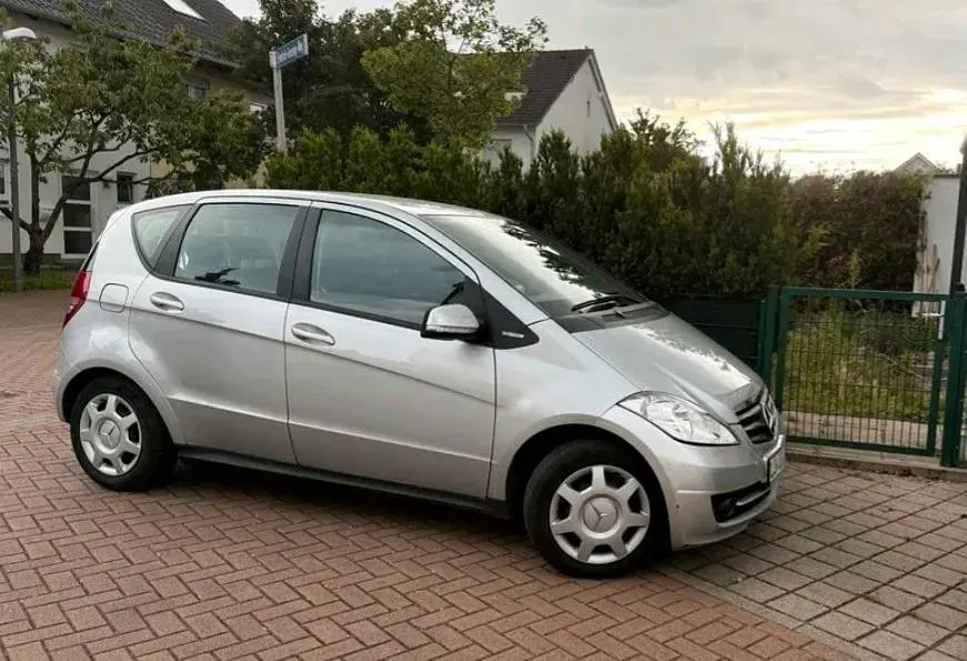 Gebraucht Mercedes A160 95 PS (69 kW) 2009 Silber Kleinwagen