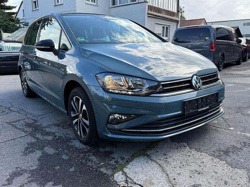 Grau Gebraucht 2019 VW Golf Sportsvan IQ Drive Van / Kleinbus | 13.490 € (Fairer Preis) - Bild 1/4