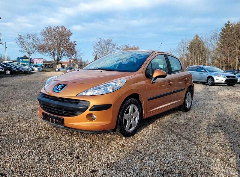 Gebraucht Peugeot 207 Tendance 88 PS (64 kW) 2006 Orange Limousine