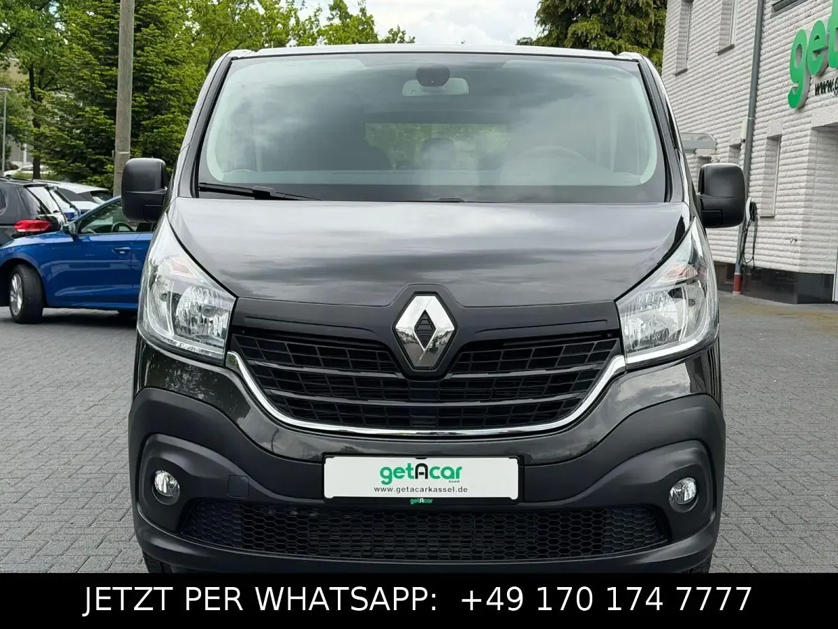 Gebraucht Renault Trafic Authentique 125 PS (91 kW) 2018 Schwarz Van / Kleinbus