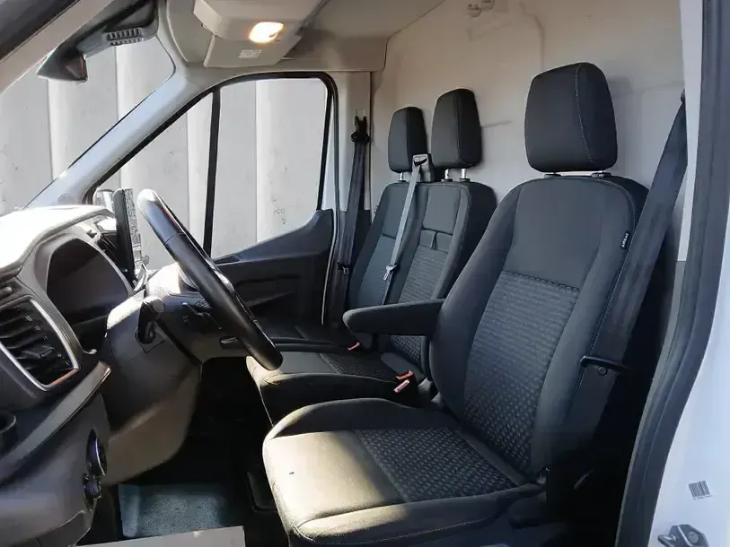 Używany Ford Transit Trend 131 KM (96 kW) 2024 Biały Sedan/Limuzyna