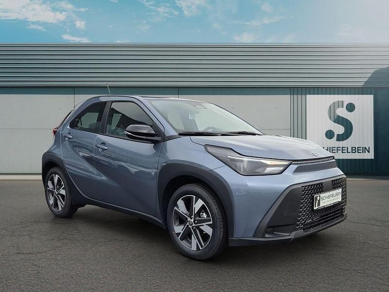 Neu Toyota Aygo X Active 116 PS (85 kW) 2026 Celestite grey metallic SUV