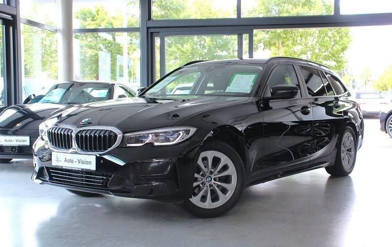 Schwarz Gebraucht 2021 BMW 318 Advantage Limousine | 25.700 € (Fairer Preis) - Bild 1/3