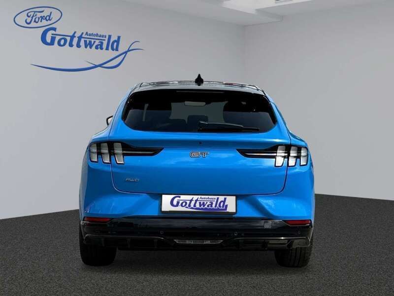 Gebraucht Ford Mustang Mach-E GT 358 kW (487 PS) 2022 Grabber blue metallic SUV