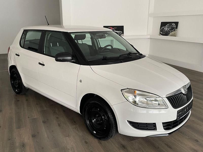 Weiß Gebraucht 2013 Skoda Fabia Active Kleinwagen | 1.990 € (Superpreis) - Bild 1/4