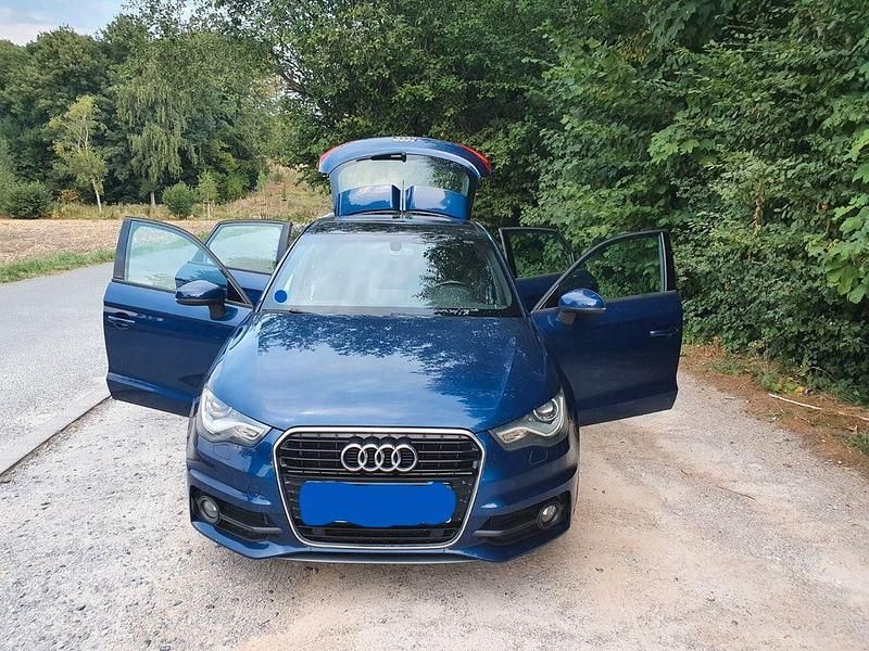Blau Gebraucht 2012 Audi A1 Sportback S-Line Kleinwagen | 11.800 € (Fairer Preis) - Bild 1/4