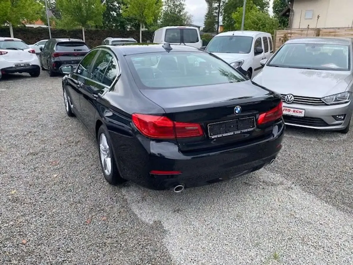 Gebraucht BMW 520 184 PS (135 kW) 2018 Black sapphire metallic Limousine