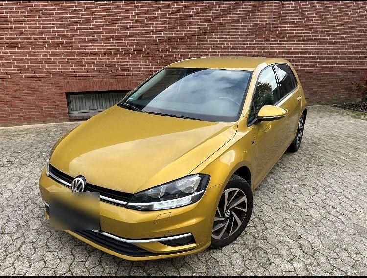 Gold Gebraucht 2018 VW Golf VII Join Limousine | 10.999 € (Guter Preis) - Bild 1/4