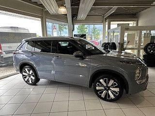 Grau Gebraucht 2025 Mitsubishi Outlander P-HEV Top SUV | 54.990 € - Bild 1/4