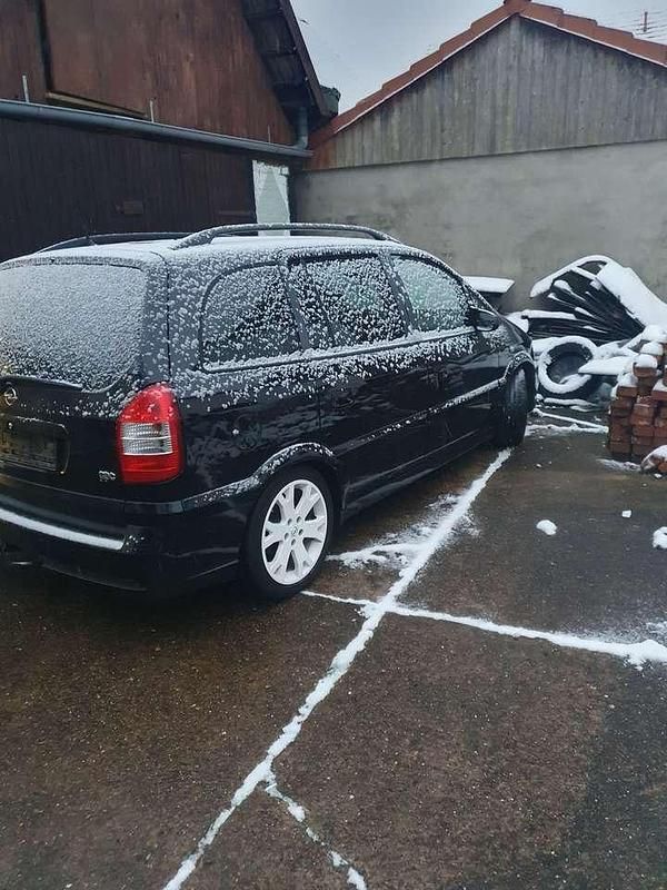 Schwarz Gebraucht 2005 Opel Zafira OPC Van / Kleinbus | 2.600 € (Fairer Preis) - Bild 1/2