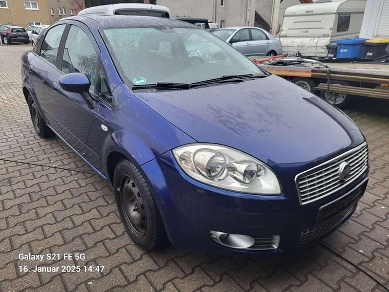 Gebraucht Fiat Linea Active 90 PS (66 kW) 2009 Blau Limousine