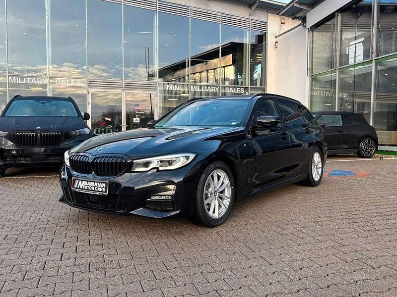 Schwarz Gebraucht 2021 BMW 320 M Sport Kombi | 26.100 € (Superpreis) - Bild 1/4