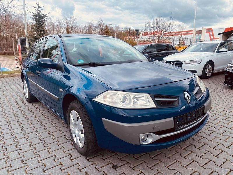 Blau Gebraucht 2009 Renault Mégane Avantage Limousine | 3.900 € (Fairer Preis) - Bild 1/4