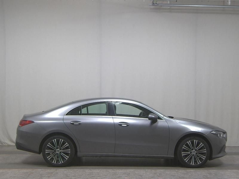 Grau Gebraucht 2020 Mercedes CLA200 Progressive Limousine | 25.980 € (Fairer Preis) - Bild 1/4