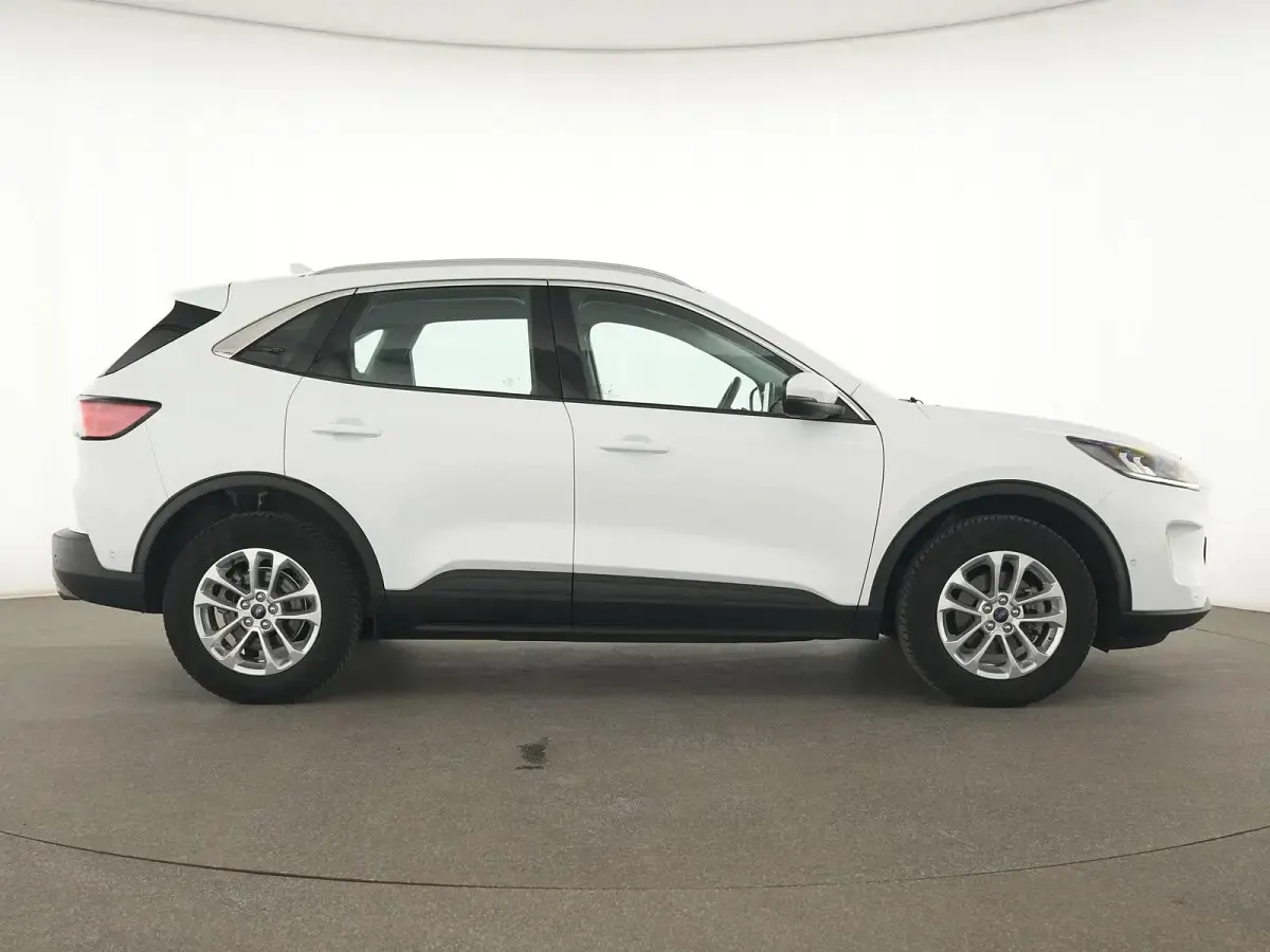 Gebraucht Ford Kuga Titanium 190 PS (139 kW) 2023 Frost weiss SUV
