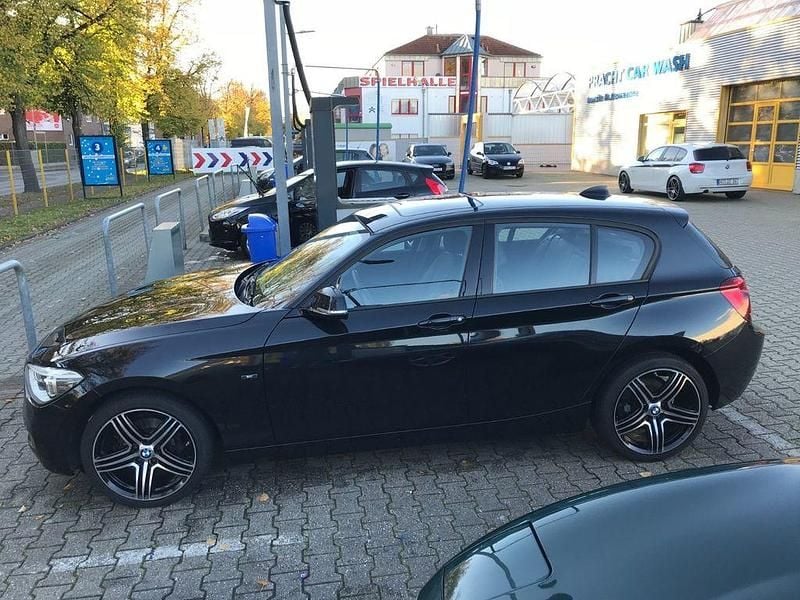 Gebraucht BMW 118 Sport Line 143 PS (105 kW) 2014 Schwarz Kleinwagen
