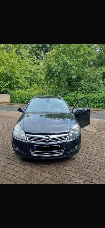 Gebraucht Opel Astra 90 PS (66 kW) 2010 Schwarz Kombi