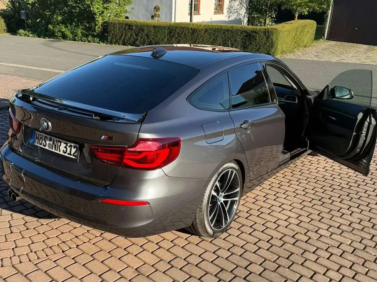 Gebraucht BMW 320 Sport Line 190 PS (139 kW) 2020 Grau Limousine