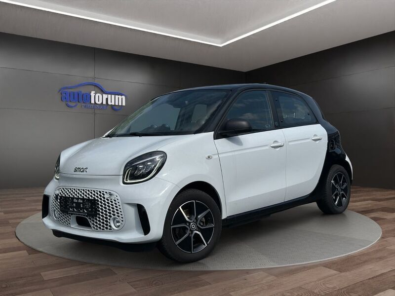 Weiß Gebraucht 2022 Smart ForFour Electric Drive Exclusive Limousine | 13.390 € (Fairer Preis) - Bild 1/4