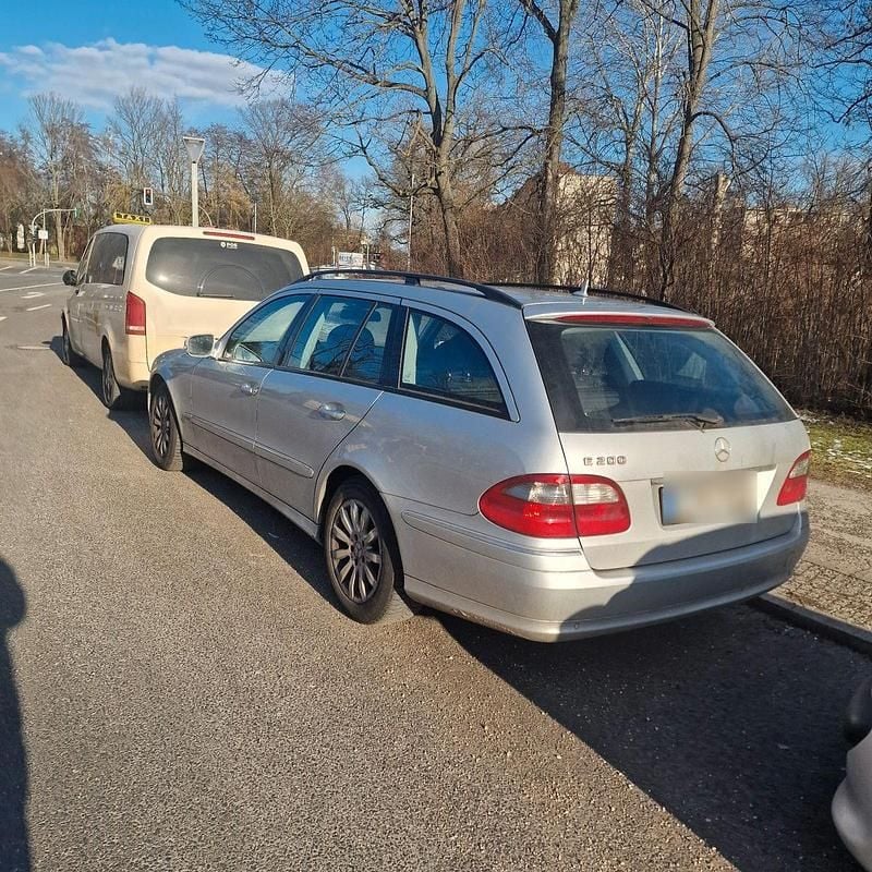 Gebraucht Mercedes E200 Elegance 184 PS (135 kW) 2007 Grau Kombi