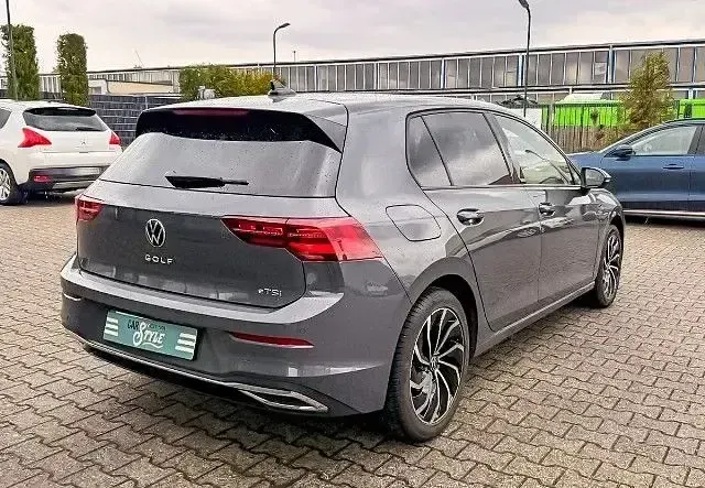 Gebraucht VW Golf VIII Move 150 PS (110 kW) 2023 Grau Limousine