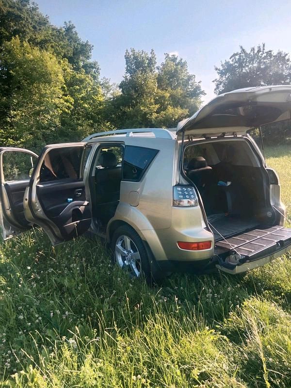 Gebraucht Mitsubishi Outlander 170 PS (125 kW) 2010 Gold SUV