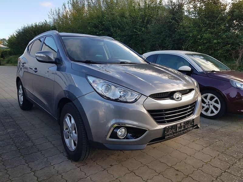 Grau Gebraucht 2013 Hyundai ix35 Edition SUV | 6.900 € (Guter Preis) - Bild 1/4