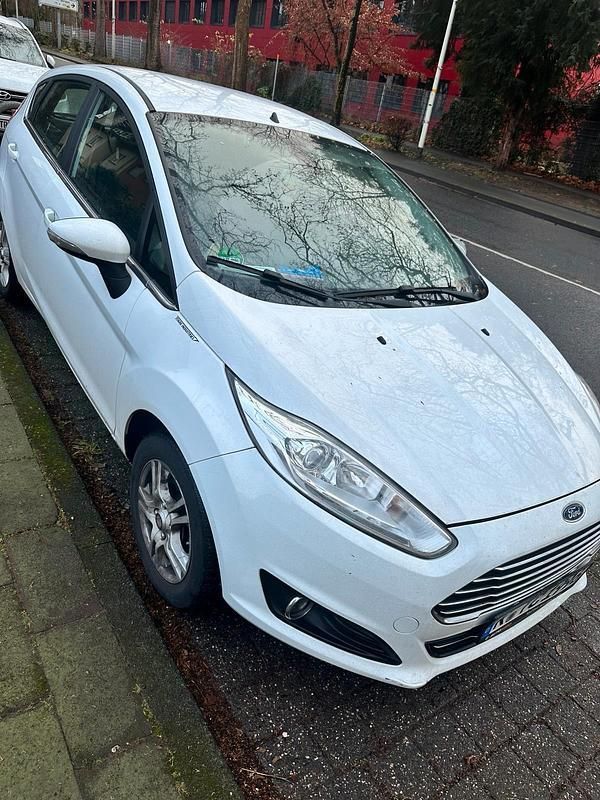 Weiß Gebraucht 2017 Ford Fiesta S Kleinwagen | 11.000 € (Fairer Preis) - Bild 1/4