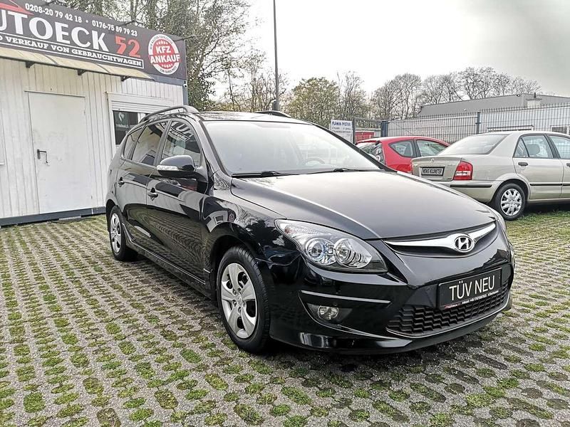 Gebraucht Hyundai i30 Classic 109 PS (80 kW) 2012 Phantom black Kombi