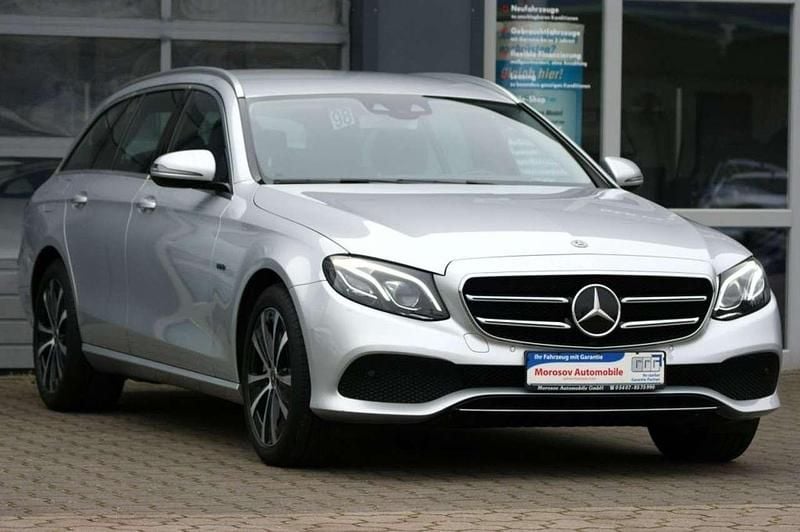 Gebraucht Mercedes E300 Avantgarde 306 PS (225 kW) 2020 Iridiumsilber metallic Kombi