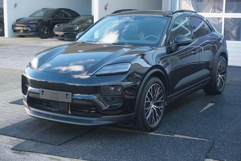 Schwarz Gebraucht 2025 Porsche Macan 4 Electric SUV | 79.500 € (Superpreis) - Bild 1/4