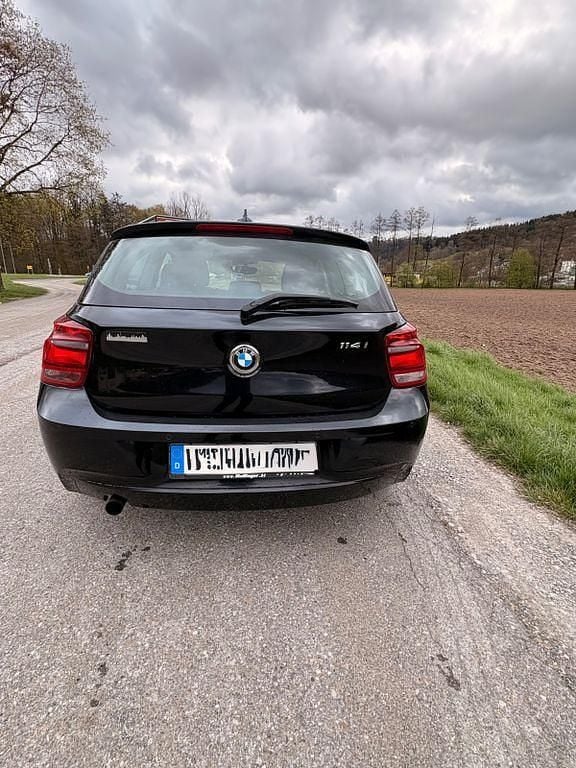 Gebraucht BMW 114 102 PS (75 kW) 2012 Schwarz Kleinwagen