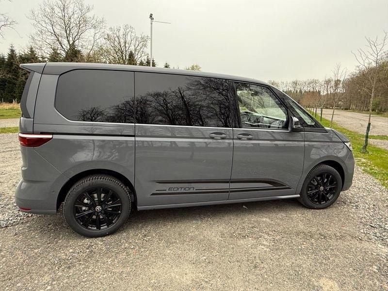 Grau Gebraucht 2025 VW Multivan Life Van | 58.800 € (Teuer) - Bild 1/4