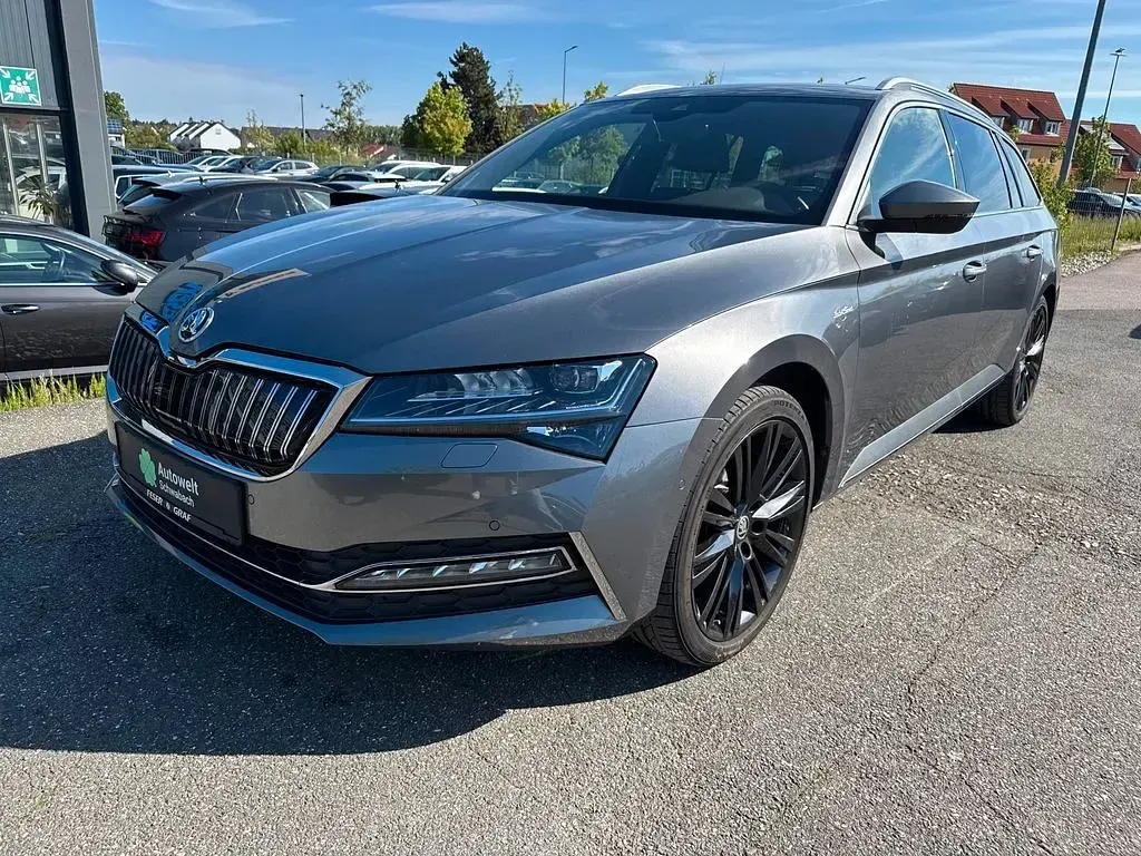 Gebraucht Skoda Superb LAURIN & KLEMENT 218 PS (160 kW) 2022 Graphitegrau metallic Kombi